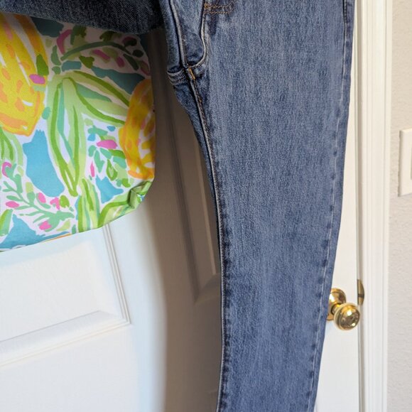 Iconic Levi's Stonewash Button Fly Jeans | 32 W x 30 L | Barely worn - Picture 9 of 13